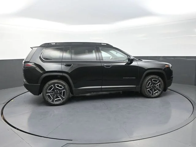 New 2026 Diamond Black Crystal Pearl-Coat Exterior Paint Jeep Laredo image 10