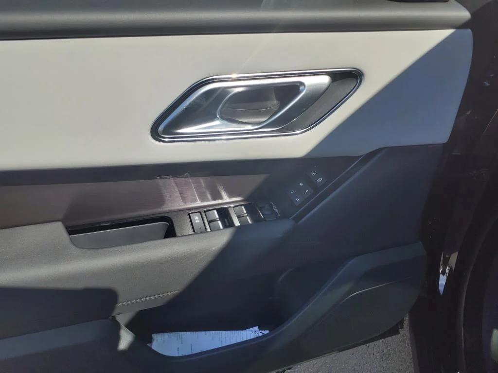 New 2026 Santorini Black LAND ROVER Dynamic SE image 8