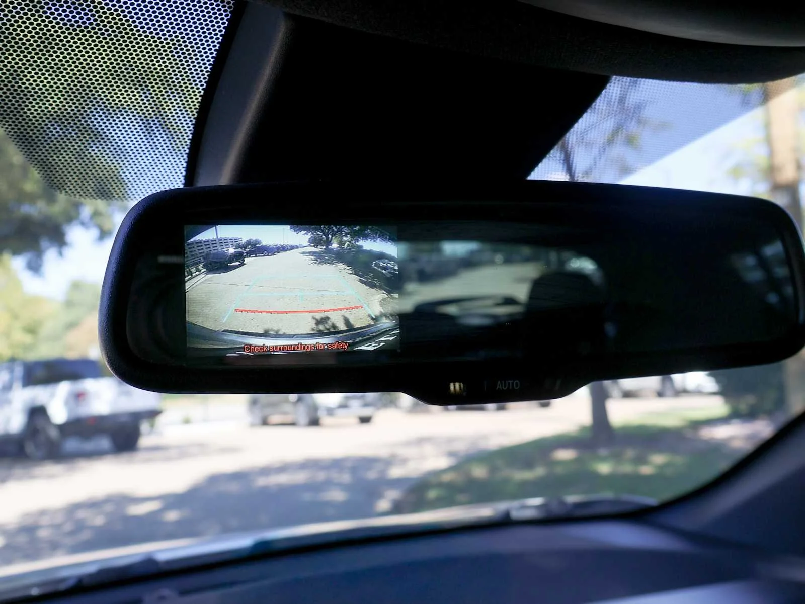 Used 2018 Silver Knockout Metallic Toyota XLE Premium image 19