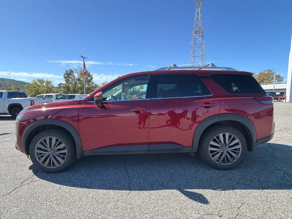 Used 2025 Red Nissan SL image 2