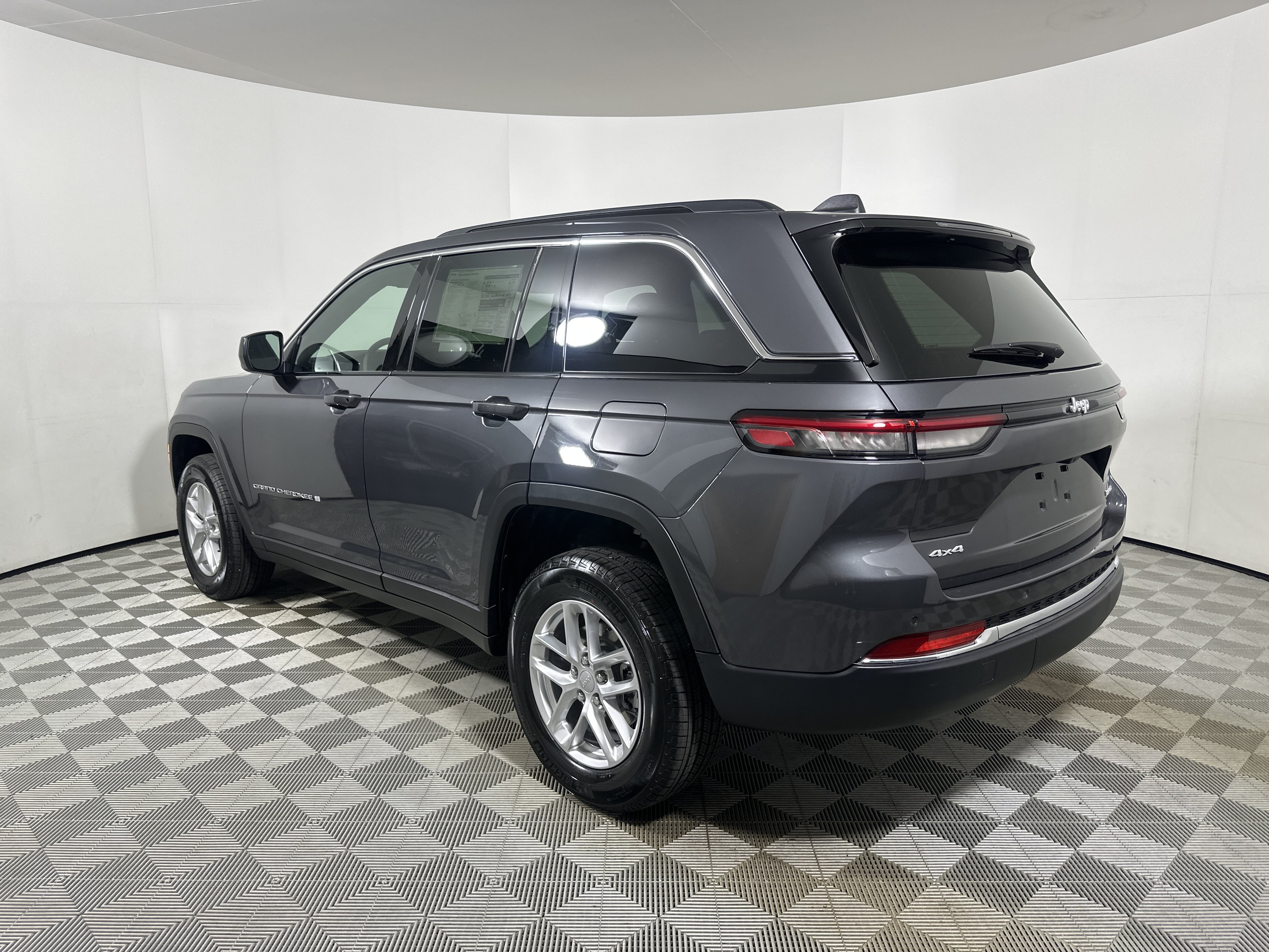 New 2026 Baltic Gray Metallic Clear-Coat Exterior Paint Jeep Laredo X image 5