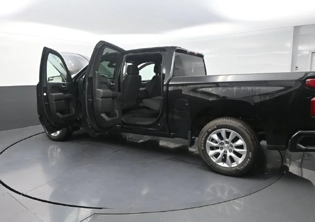 Used 2020  Chevrolet Custom image 43