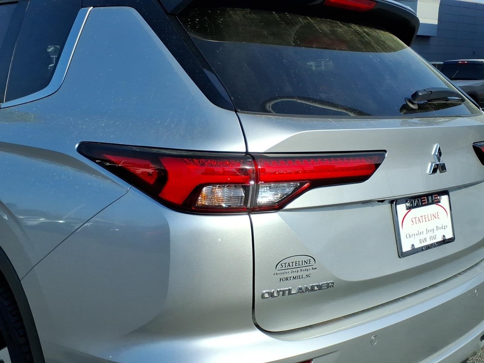 Used 2024  Mitsubishi SE image 16