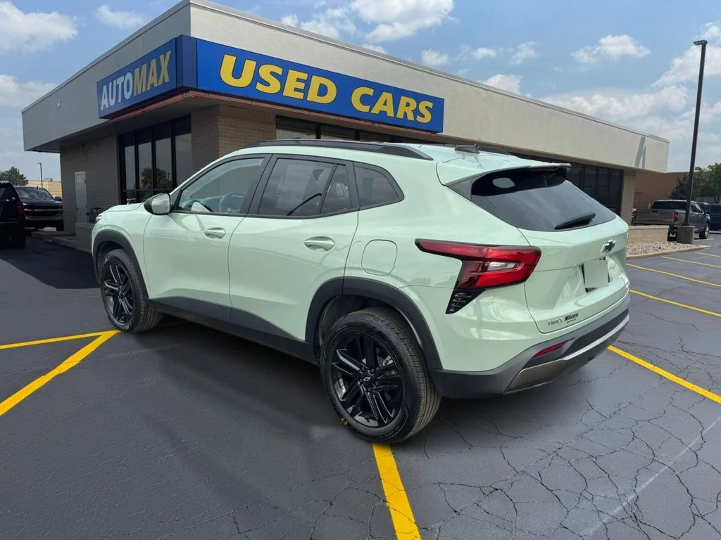 Used 2024 Green Chevrolet ACTIV image 7