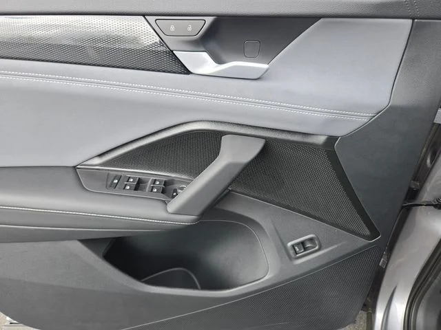 New 2025 Silver Volkswagen 2.0T SE image 10