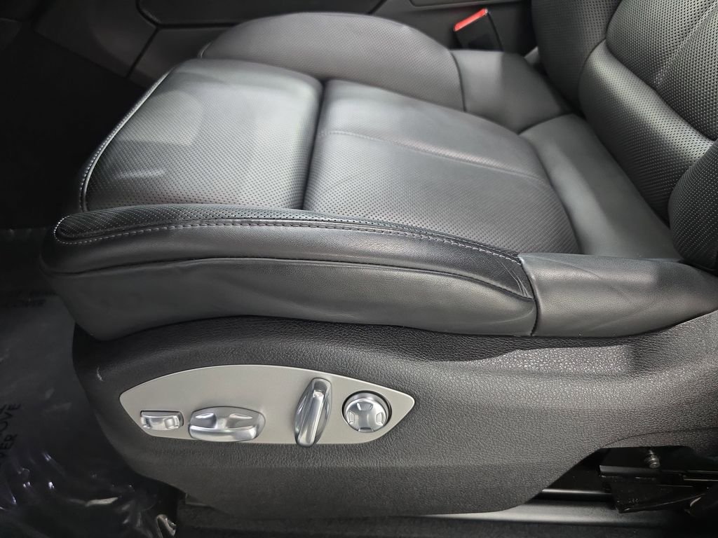 Certified Used 2025 White Porsche  image 23