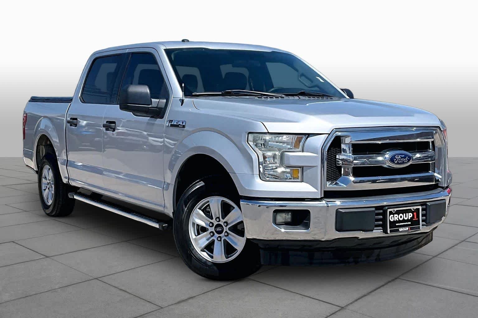 Used 2017 Ingot Silver Ford XLT image 3