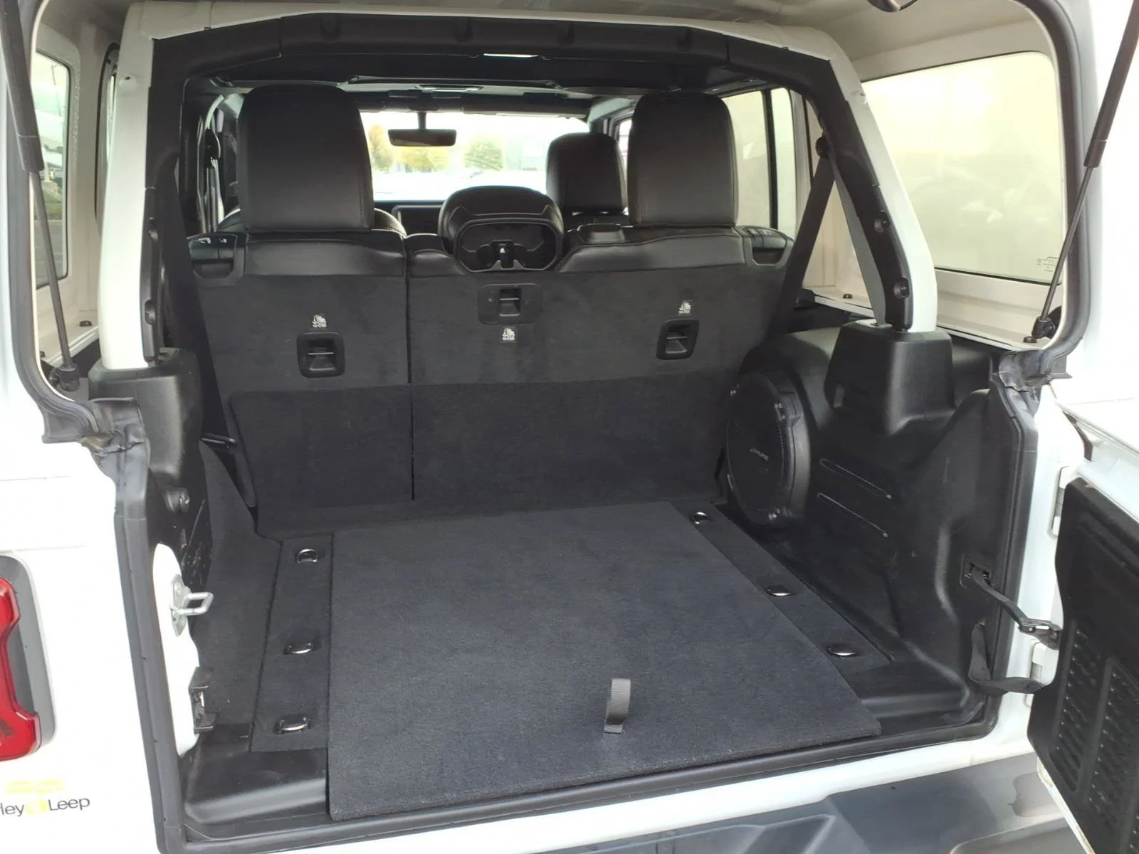 Used 2020 Bright White Clearcoat Jeep Sahara image 13