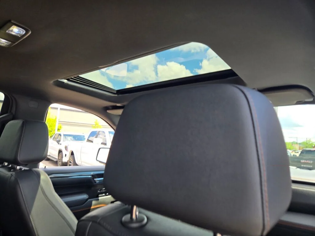 Used 2024 White GMC AT4 image 9