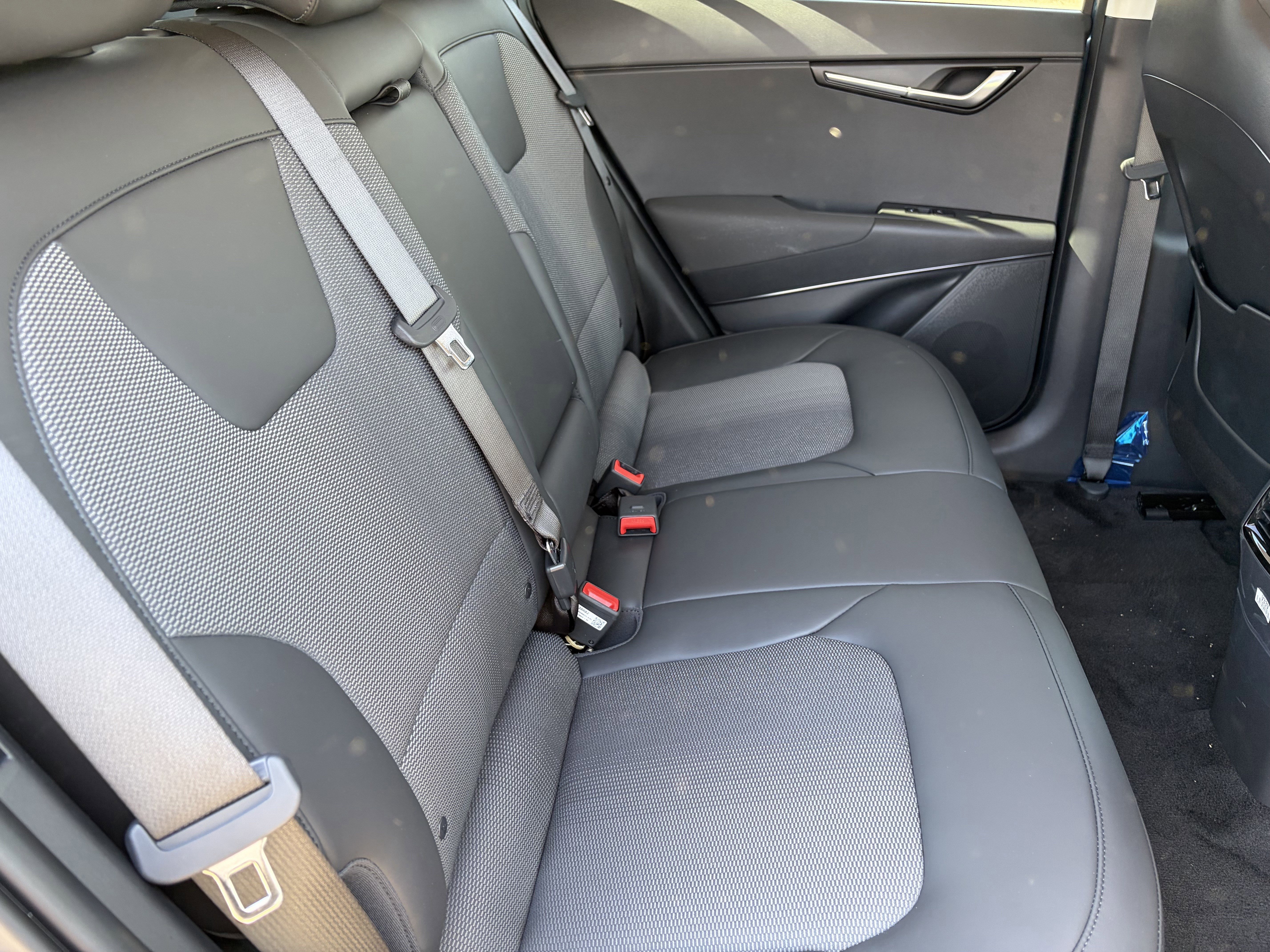 New 2026 Mineral Blue Kia WIND image 11