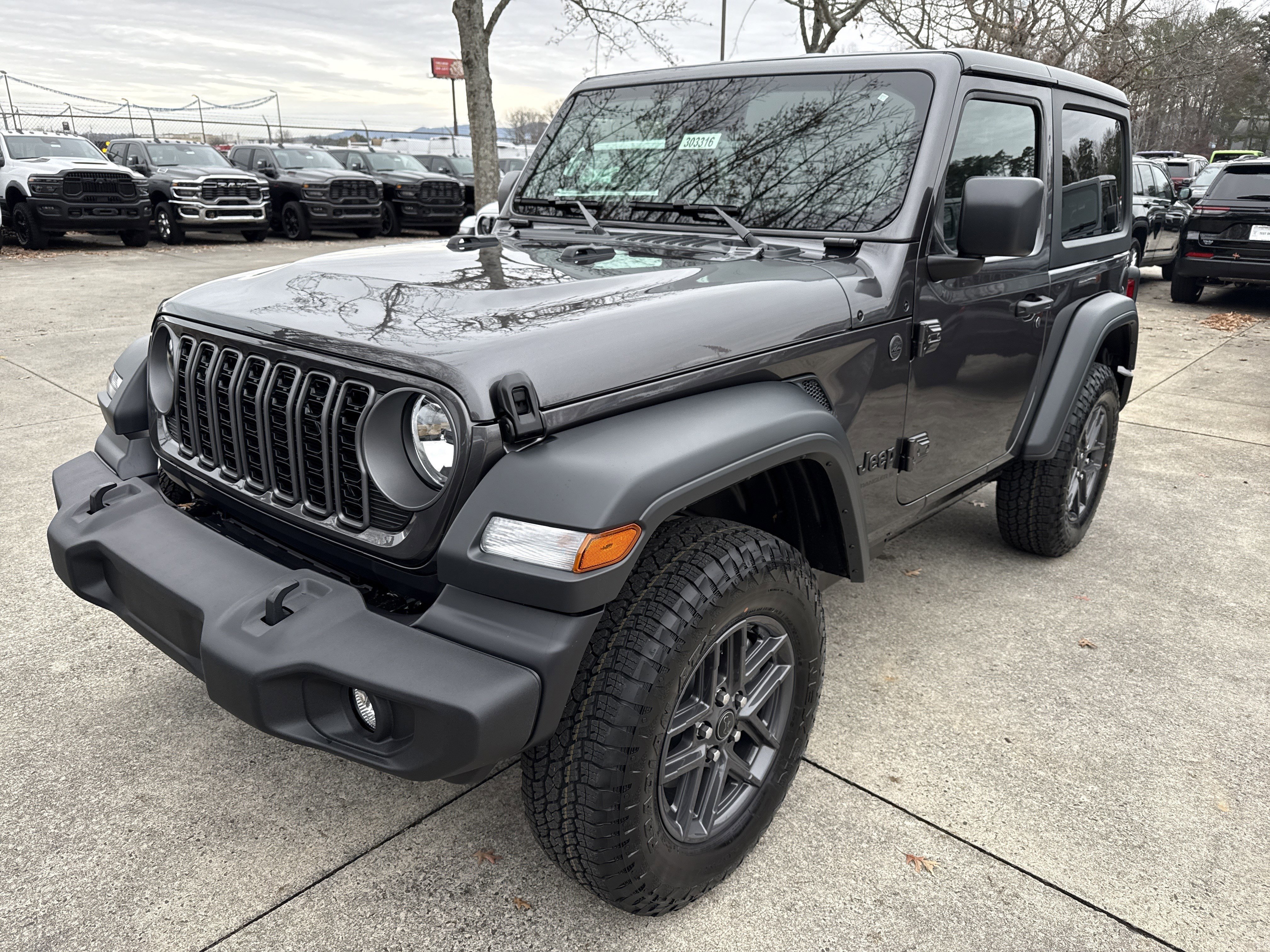 New 2026 Granite Crystal Metallic Clearcoat Jeep Sport S image 3