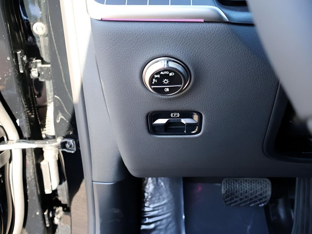 Used 2026 Black Mercedes-Benz GLC 300 image 36