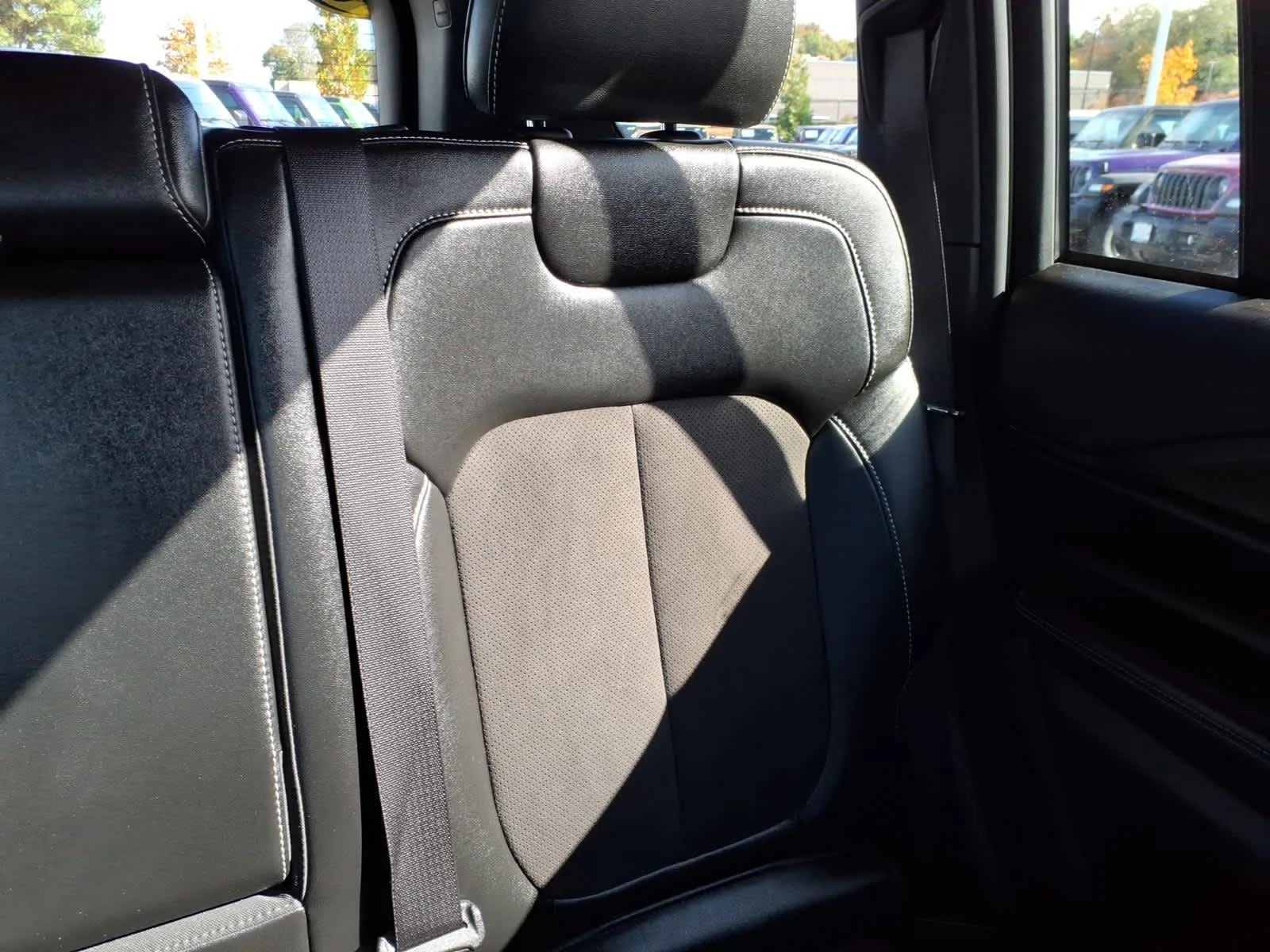 Used 2023 Baltic Gray Metallic Clearcoat Jeep Altitude image 19