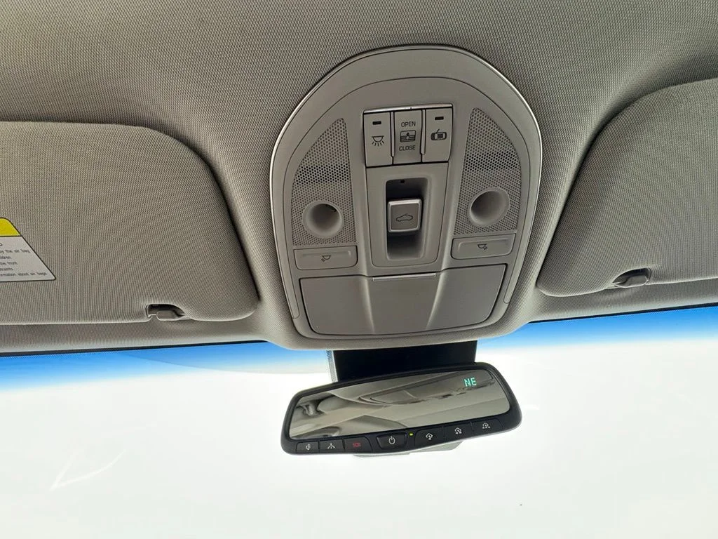 Used 2017 White Genesis 3.8 image 21