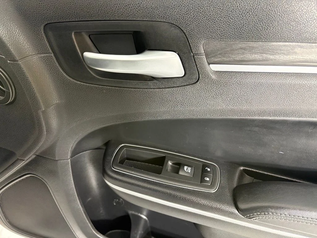 Used 2019 White Chrysler Touring image 13