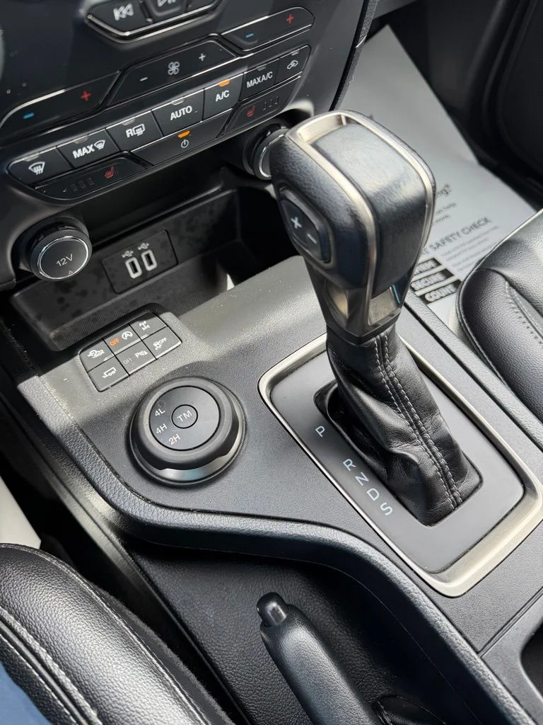 Used 2021 Gray Ford Lariat image 16