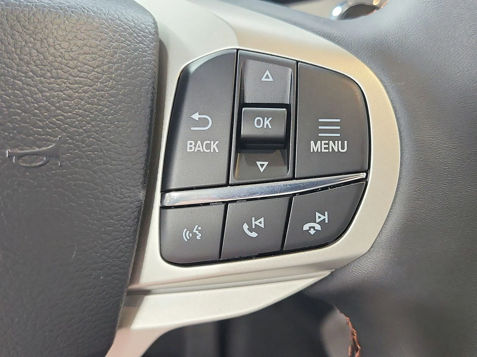 New 2026 Carbonized Gray Metallic Ford Active image 26