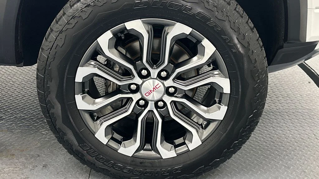 Used 2024 White GMC Denali image 21