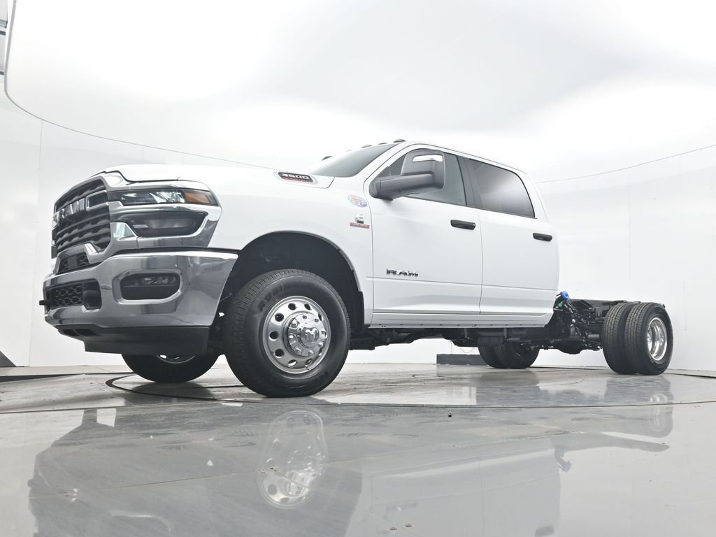 New 2026 Bright White Clearcoat RAM Tradesman image 33