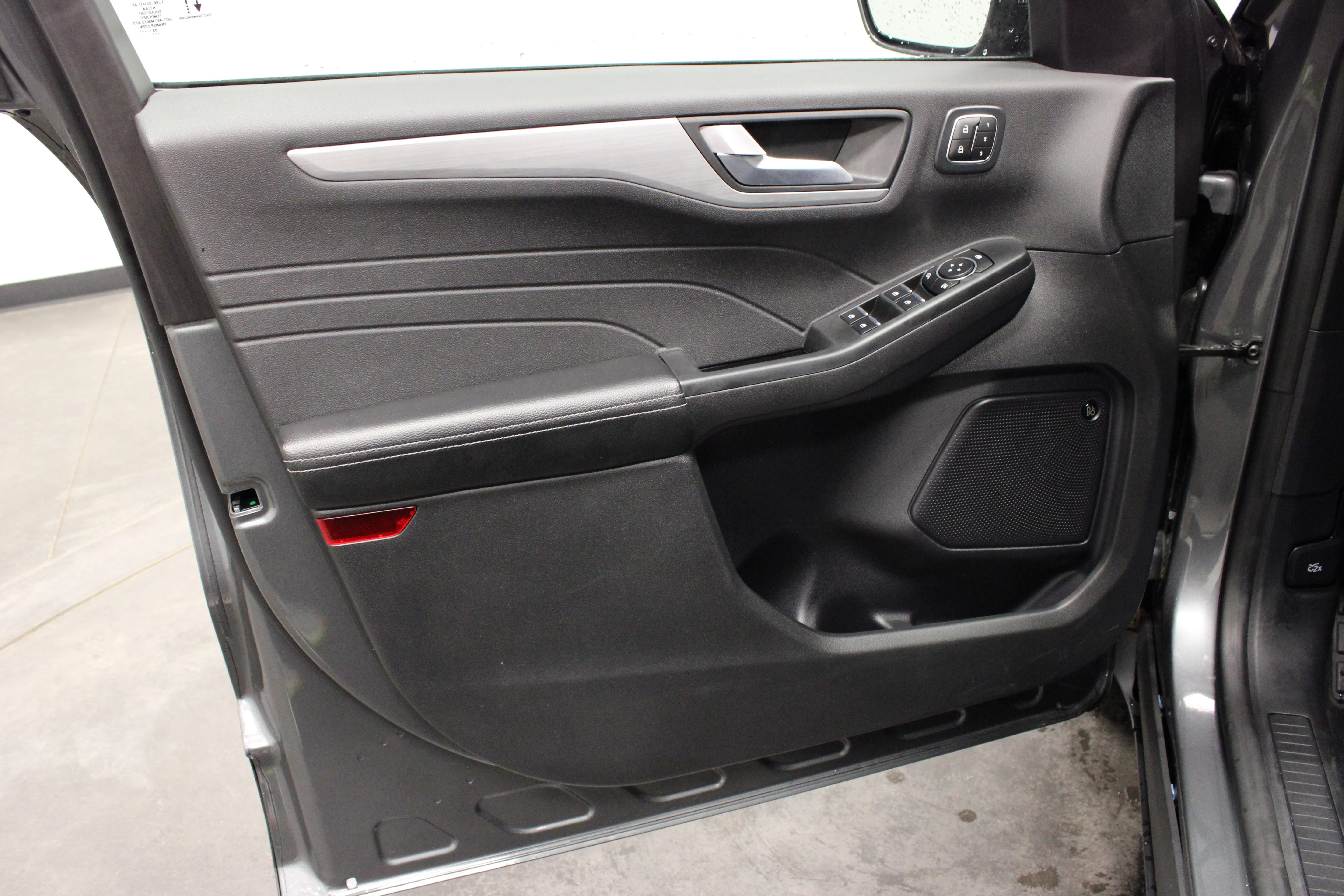 Used 2023 Gray Metallic Ford PHEV image 18