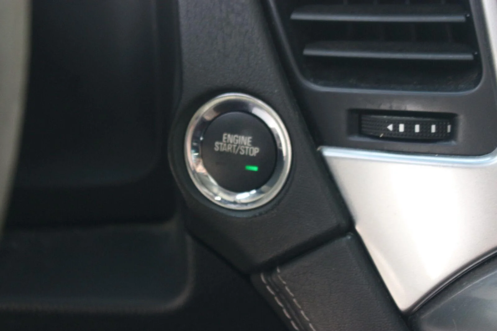 Used 2020 BLACK Chevrolet Premier image 28