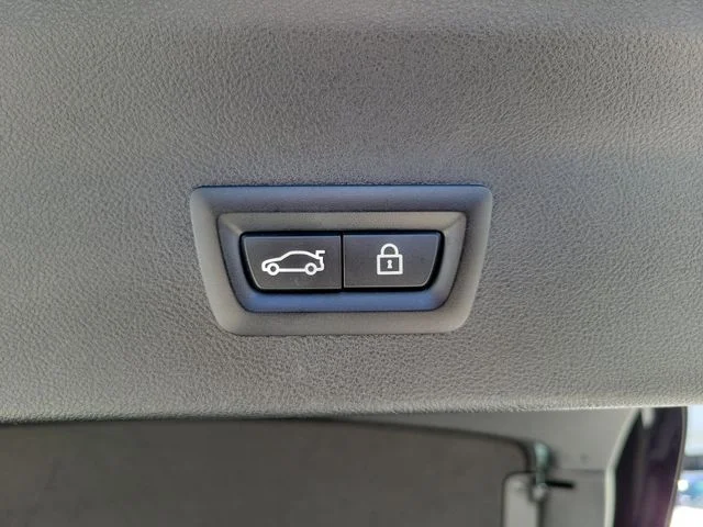 Used 2022 Black BMW xDrive30i image 11