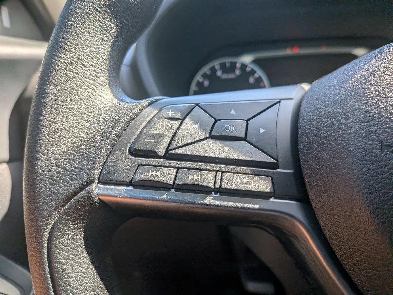 Certified Used 2024 Gun Metallic Nissan SV image 19