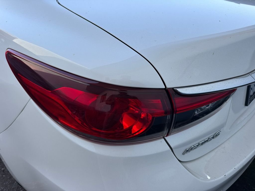 Used 2015 White Mazda i Sport image 16