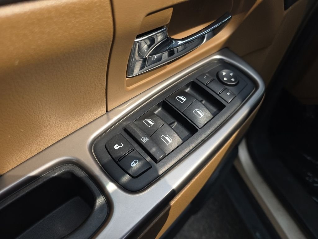 Used 2011 Light Sandstone Metallic Jeep Limited image 9