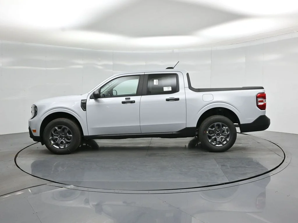New 2026 Space White Metallic Ford XLT image 22