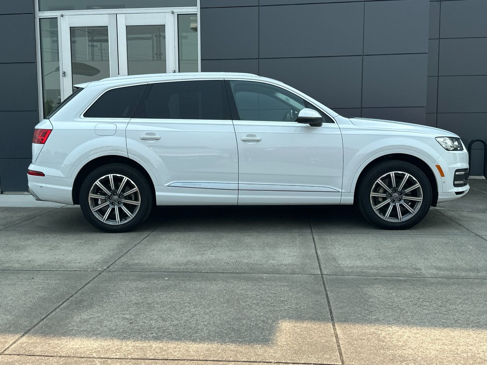 Used 2019 Glacier White Audi 55 Prestige image 2