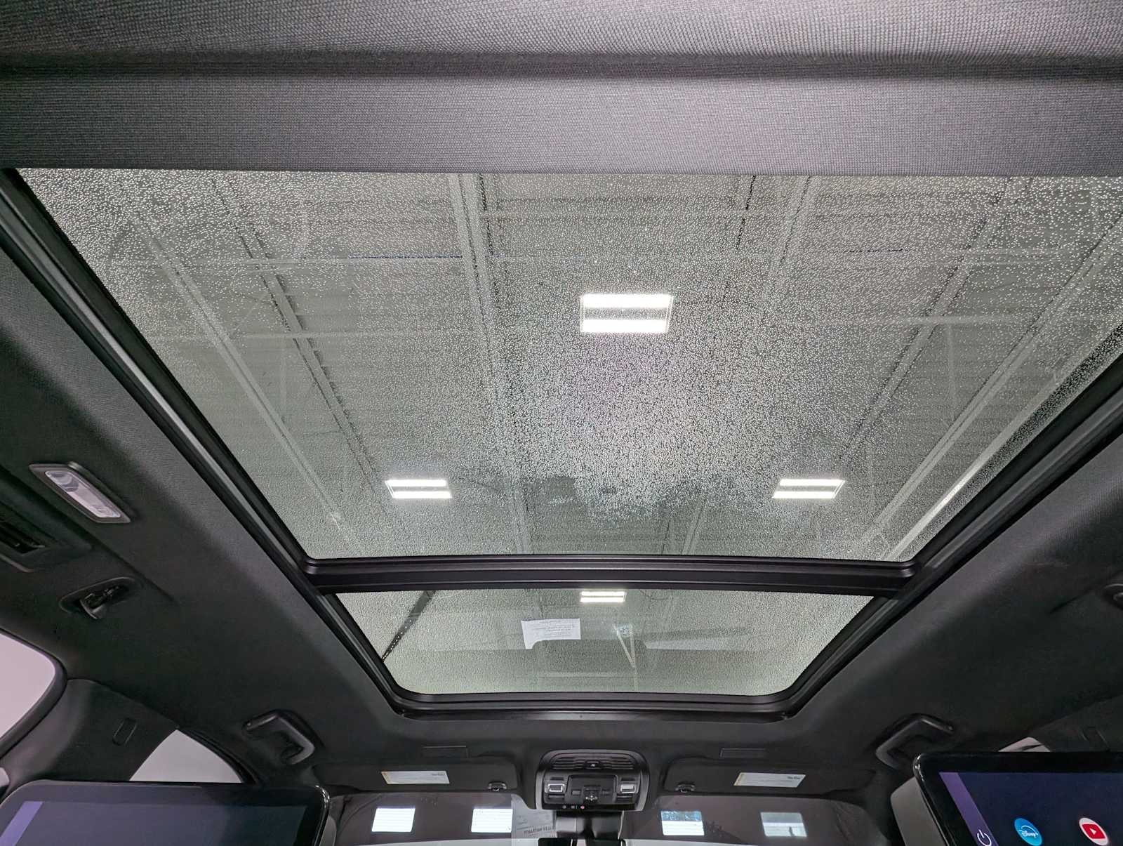Used 2025 Summit White GMC AT4 Ultimate image 18