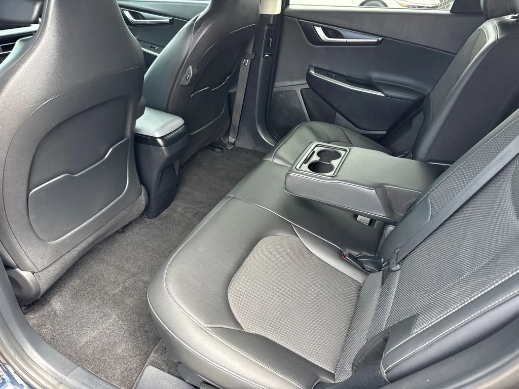 Used 2023 Blue Kia Light image 17