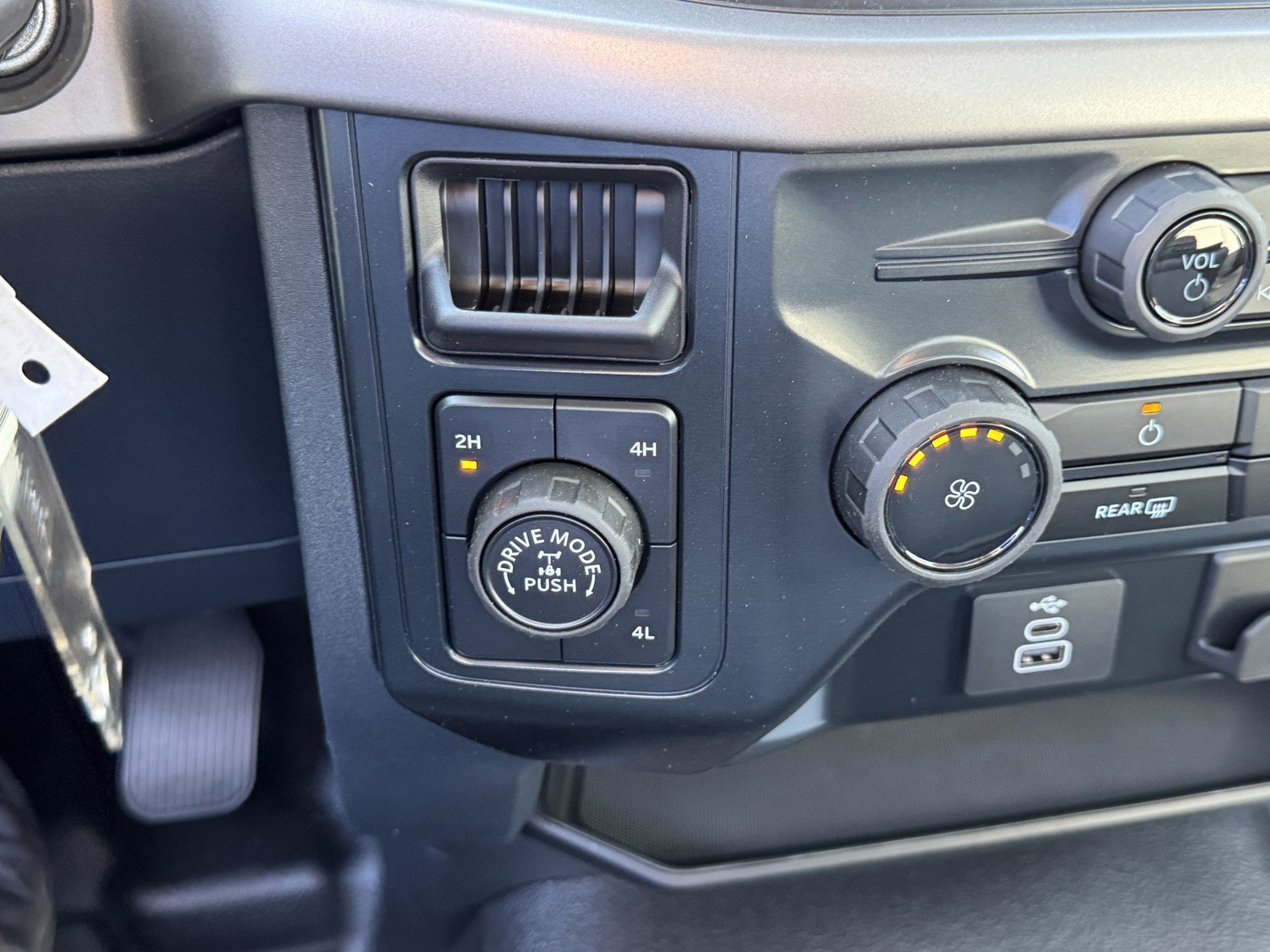 New 2026 Agate Black Metallic Ford XL image 24