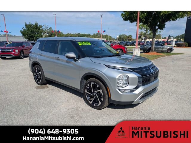 2023 Mitsubishi Outlander SE Special Edition 2WD's photo