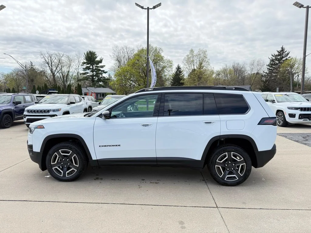 New 2026 Bright White Clear-Coat Exterior Paint Jeep Limited image 4