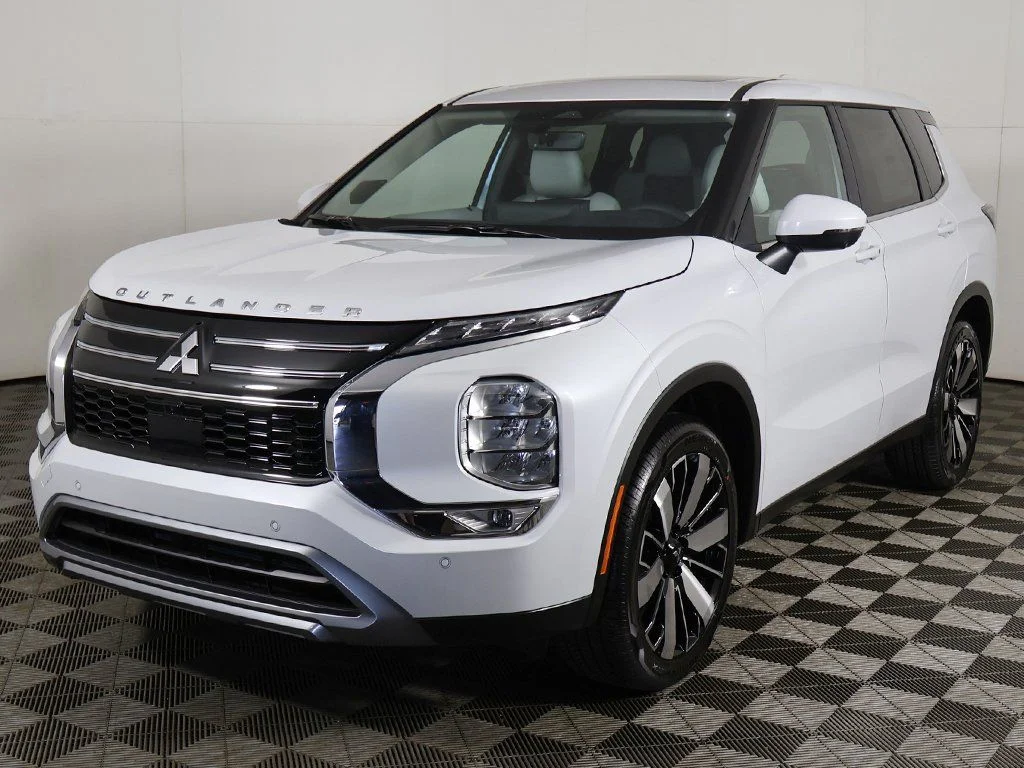 2025 Mitsubishi Outlander SE - Photo 11