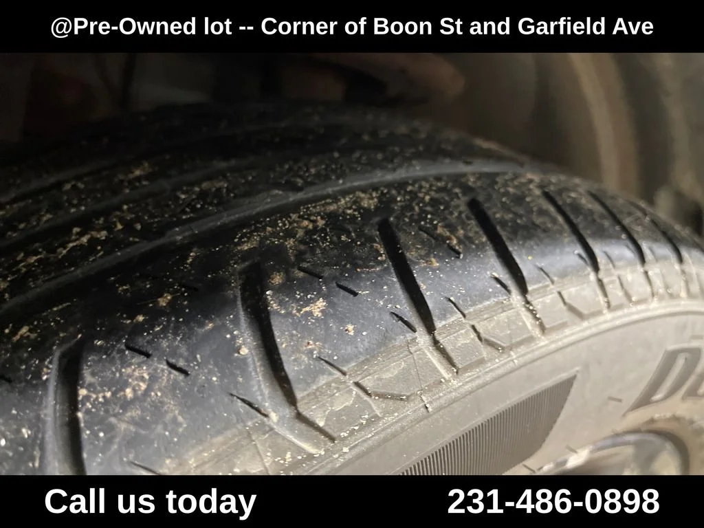 Used 2014 Gray Dodge SE image 12