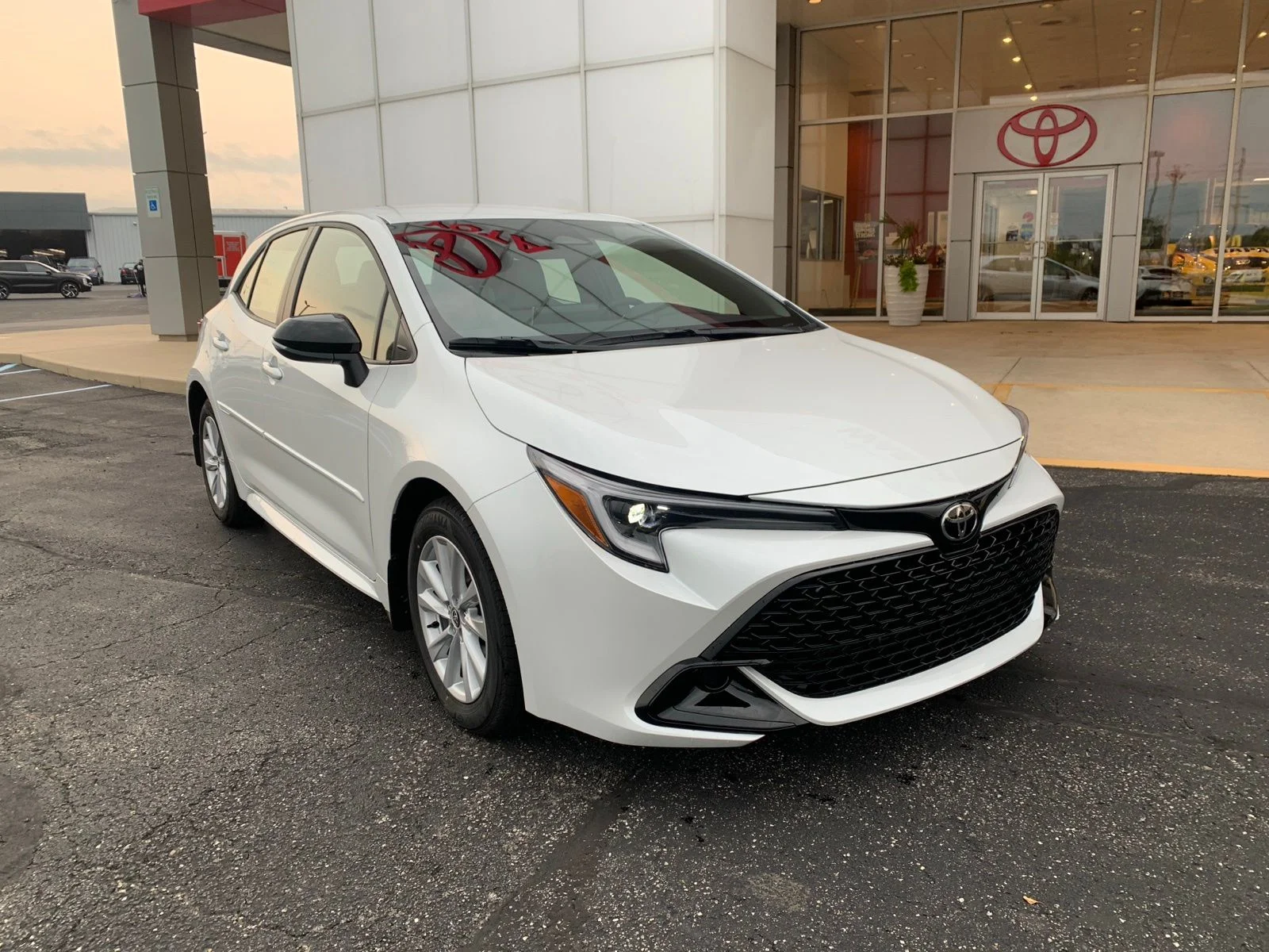 2026 Toyota Corolla Hatchback SE
