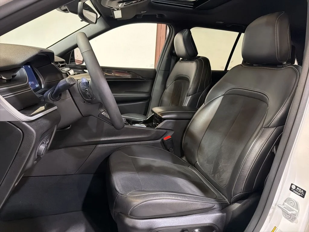 Used 2023 White Jeep Altitude X image 23