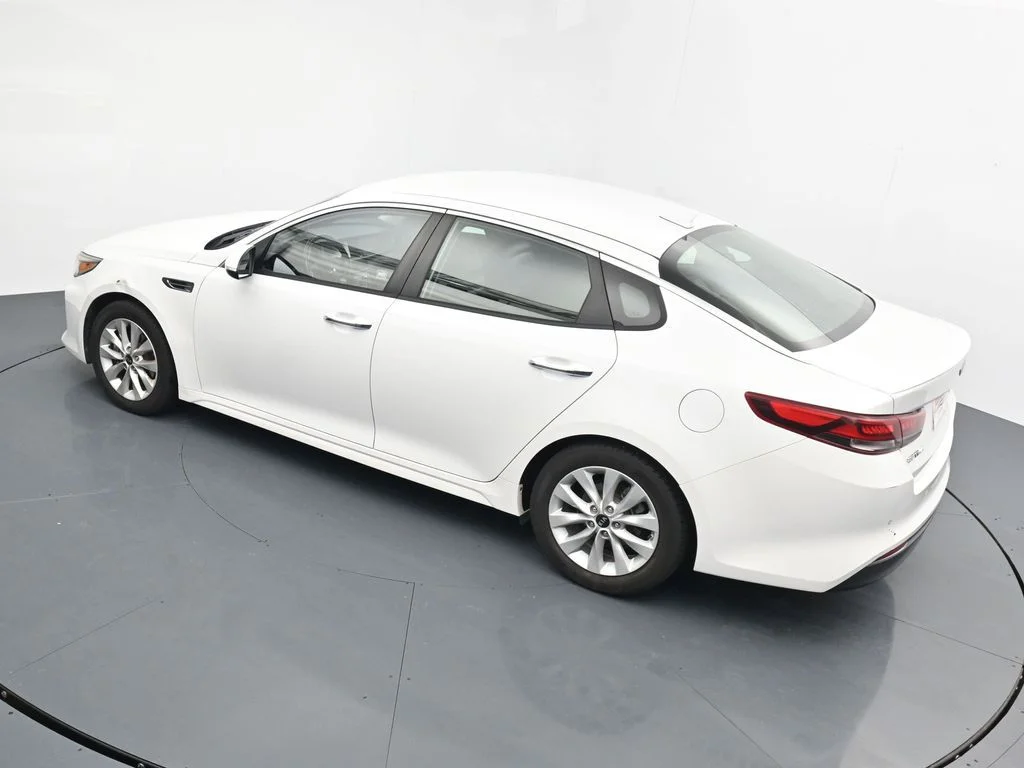 Used 2018 White Kia S image 23