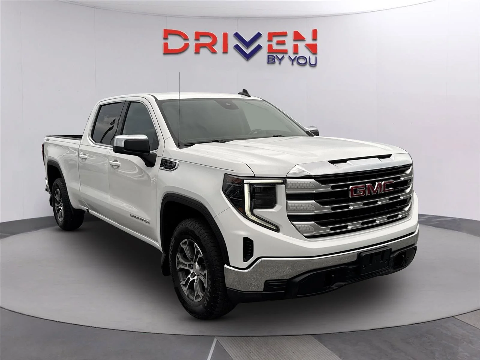 Used 2023 Summit White GMC SLE image 2