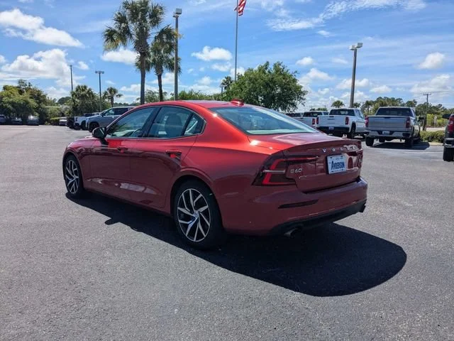 Used 2019  Volvo Momentum image 5