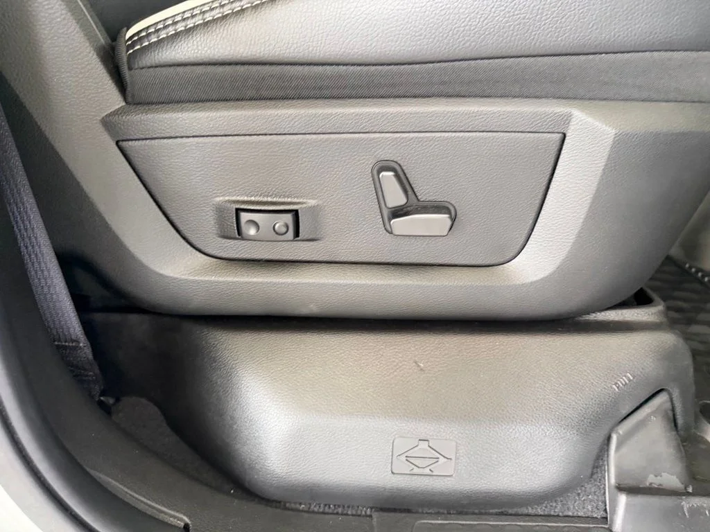 Used 2025 White Ram Laramie image 30