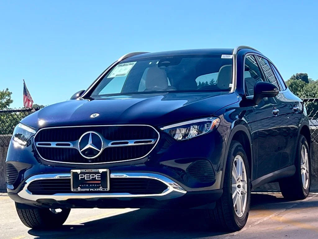 Used 2024  Mercedes-Benz GLC 300 image 3