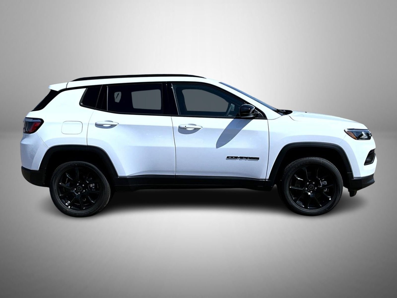 New 2026 Bright White Clearcoat Jeep Latitude image 4
