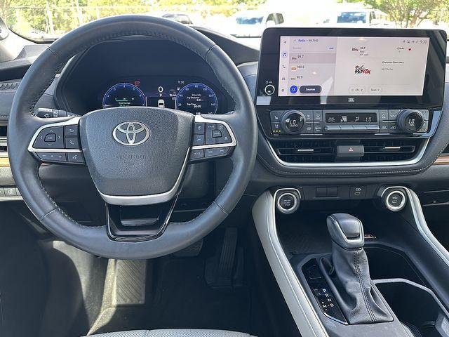 Certified Used 2024 WIND CHILL PEARL Toyota  image 17