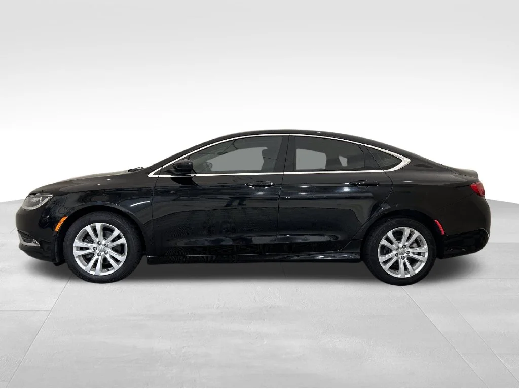 Used 2016 Black Chrysler Limited image 2