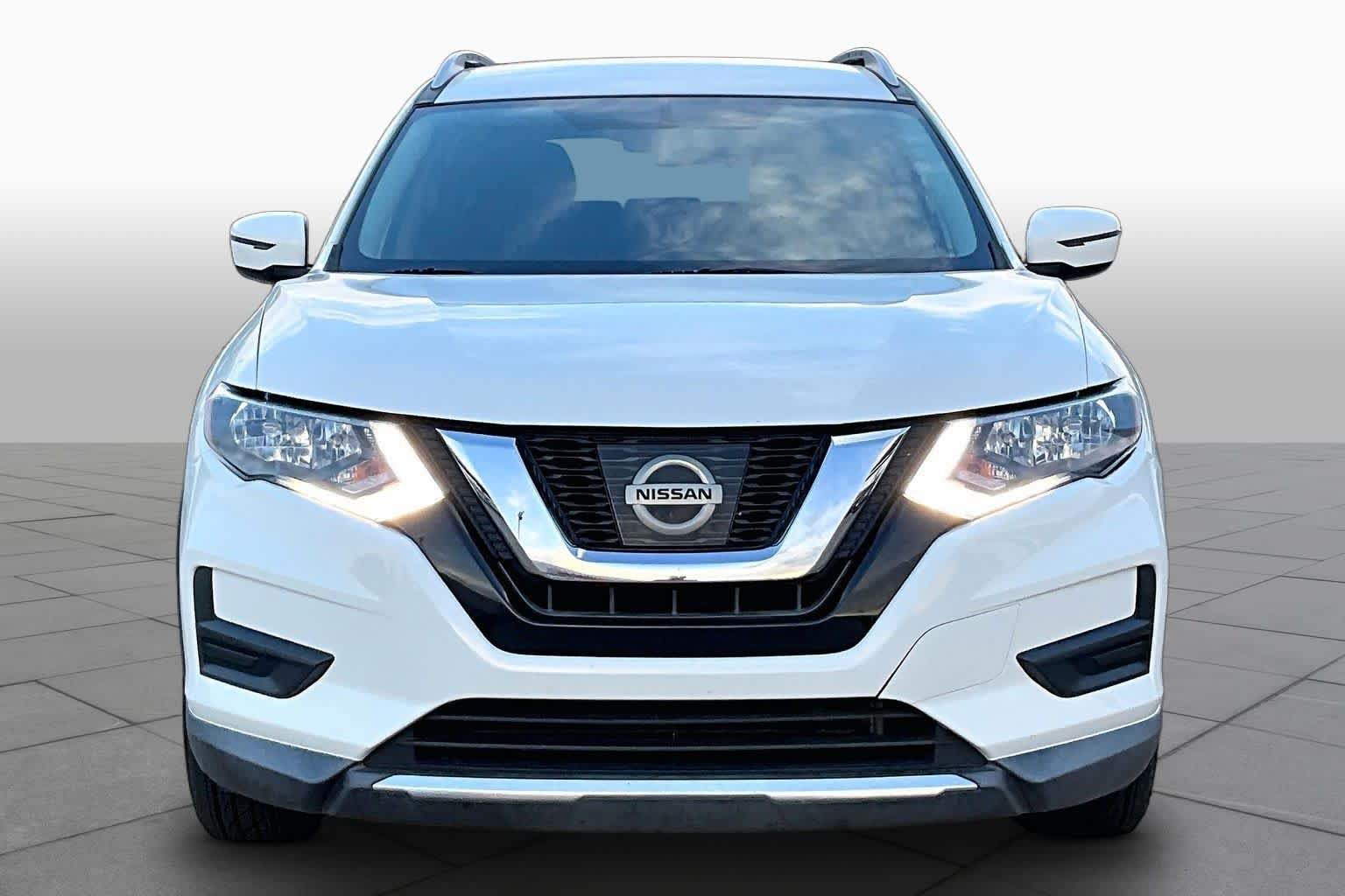 Used 2017 Glacier White Nissan S image 3