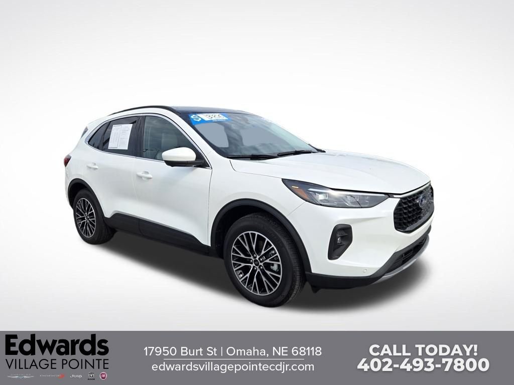 Used 2025 White Ford Base image 1